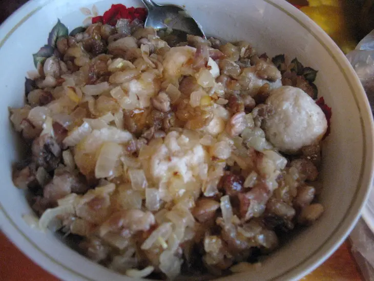 Творожные ленивые вареники с мясными шкварками: шаг 7