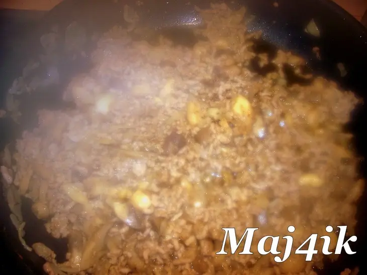 Необычные голубцы с фаршем, грибами и гречкой под сырной шапкой: шаг 1