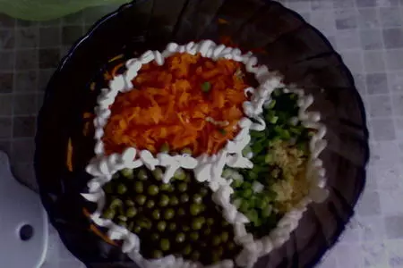 Морковный салат с  горошком и чесноком: шаг 1