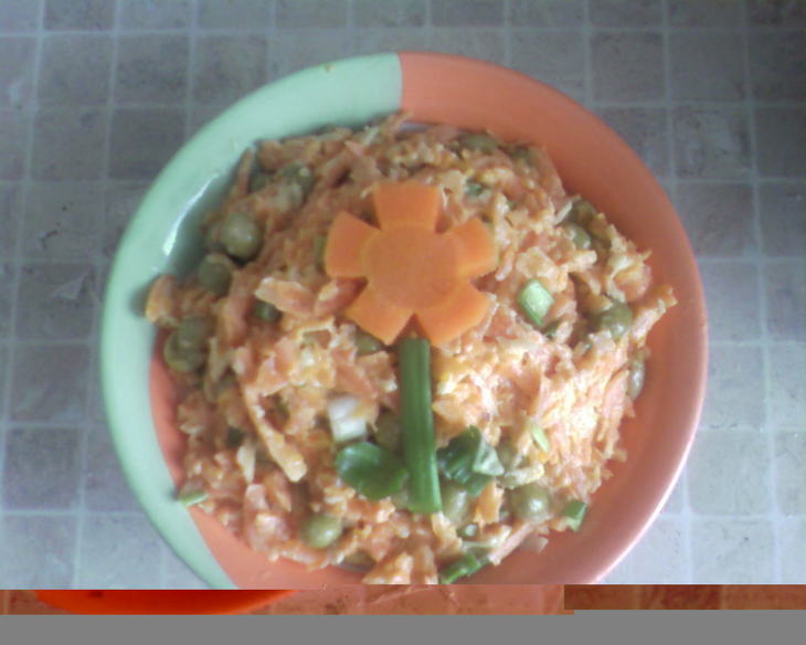 Морковный салат с  горошком и чесноком: шаг 3