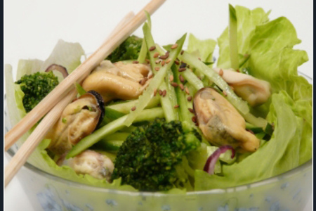 Зеленый салат с мидиями.: шаг 4