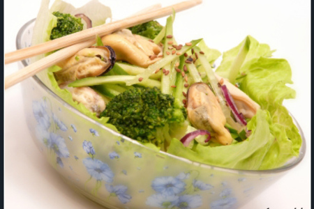 Зеленый салат с мидиями.: шаг 5