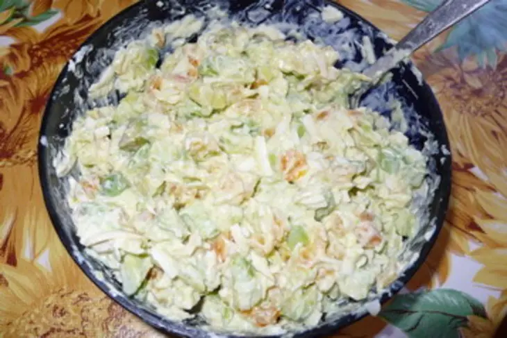 Салат из авокадо и кураги: шаг 4
