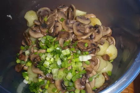 Салат картофельный с грибами: шаг 2