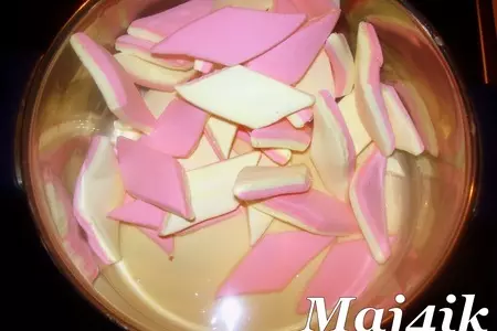Мастика из белого шоколада и розочки из неё: шаг 1