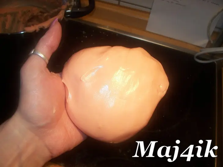Мастика из белого шоколада и розочки из неё: шаг 3