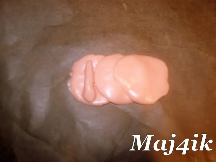 Мастика из белого шоколада и розочки из неё: шаг 4