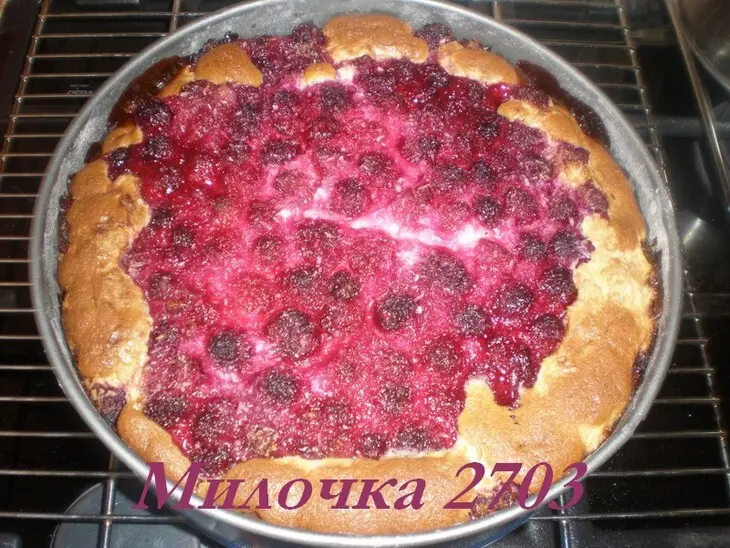 Пирог с малиной: шаг 4