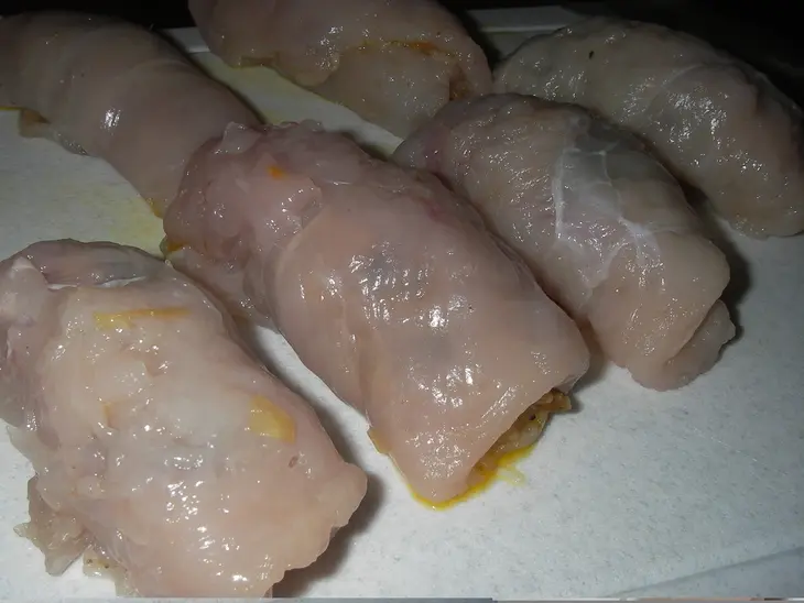 Куриные рулеты с белыми грибами и квашеной капустой: шаг 5