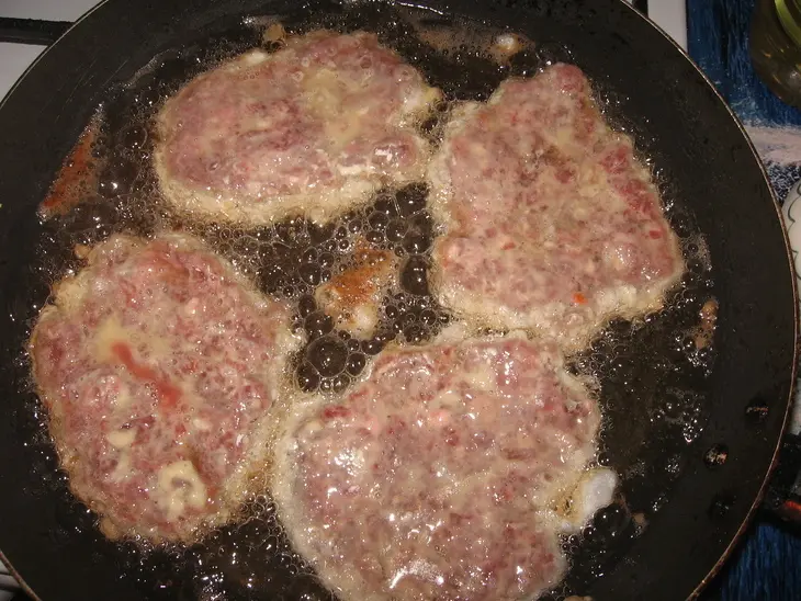 Отбивные из мясного фарша: шаг 6