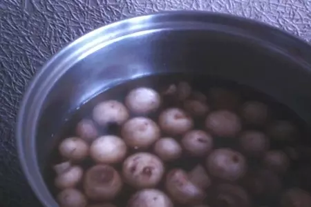 Отварные шампиньоны маринованные.: шаг 2