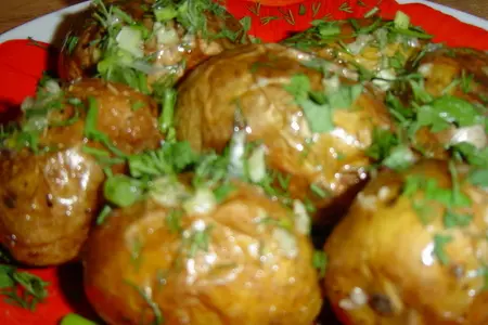 Печеная картошечка с чесноком и зеленью: шаг 7