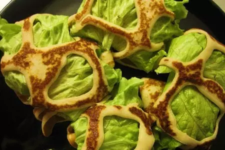 Блинная закуска "сеточка": шаг 7