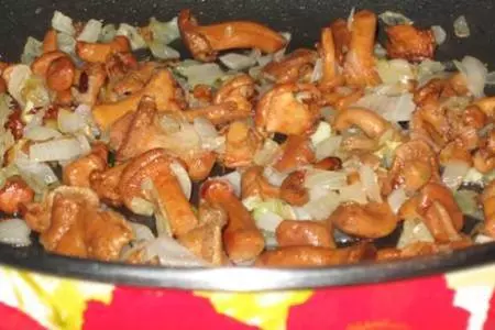Картофельные гнездышки с лисичками: шаг 1
