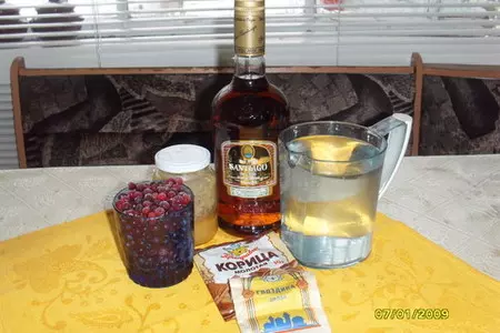 Клюквенный сбитень: шаг 1