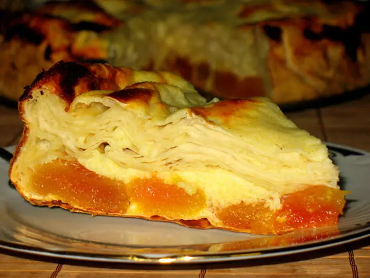 Пирог с курагой и творогом из турецкого теста юфка: шаг 8