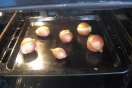 Запечённый лук с орехами: шаг 1