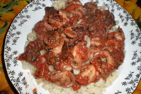 Осминог с макаронами: шаг 1