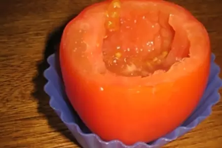Помидорные корзиночки с яйцом: шаг 1