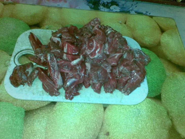 Мясо с опятами в сметане и с сыром.: шаг 1