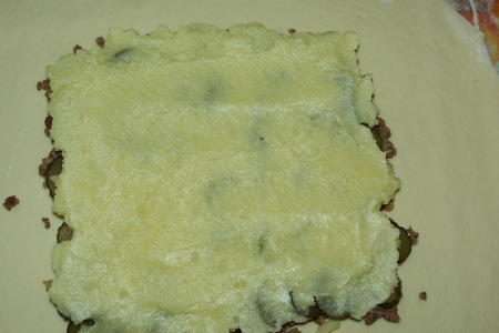 Пирог с картошкой, фаршем и солеными огурчиками: шаг 2