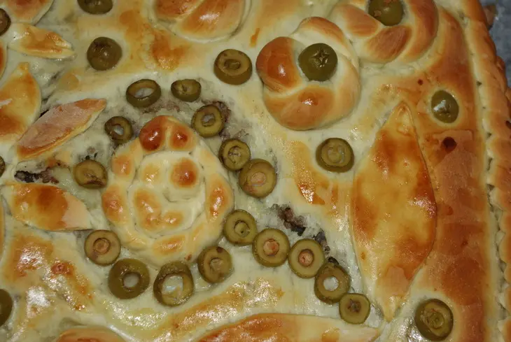 Пирог с картошкой, фаршем и солеными огурчиками: шаг 6