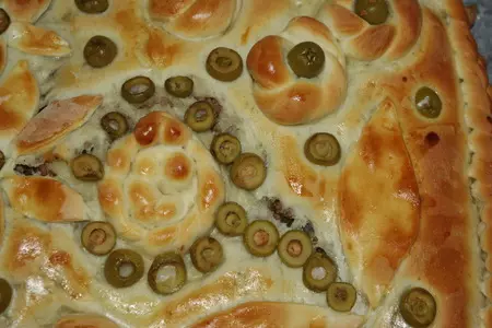 Пирог с картошкой, фаршем и солеными огурчиками: шаг 6