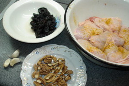 Окорочка фаршированные,черносливом с грецкими орехами, да с печеным картофелем на гарнир": шаг 1