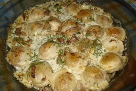 Пельмени в сметанном соусе с грибами: шаг 1