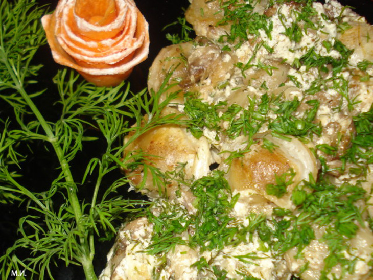 Пельмени в сметанном соусе с грибами: шаг 2