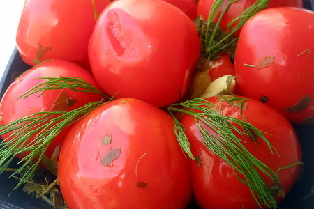 Пряные маринованные помидоры: шаг 2