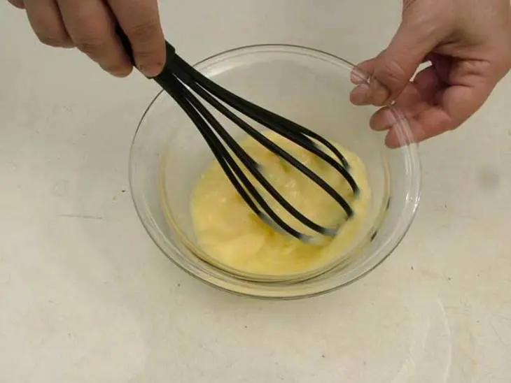 Макароны с вареным мясом и омлетом: шаг 1