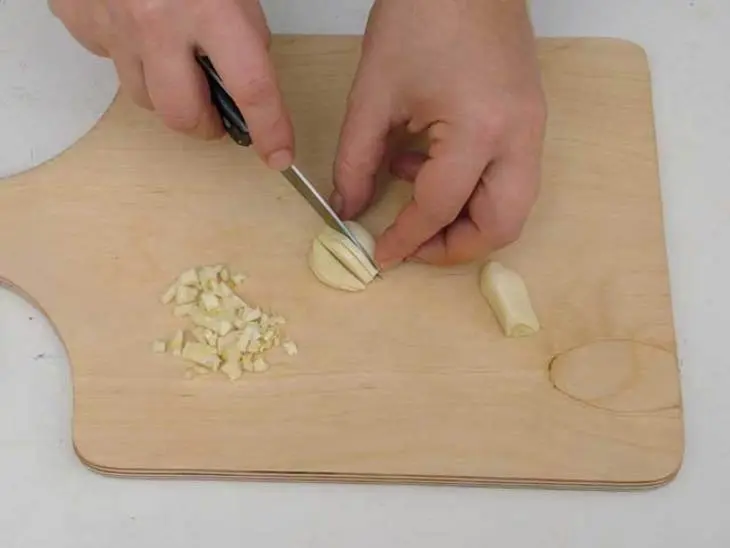 Макароны с вареным мясом и омлетом: шаг 2