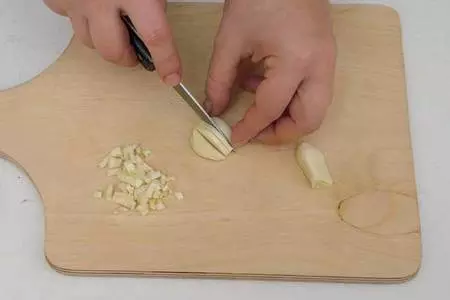 Макароны с вареным мясом и омлетом: шаг 2