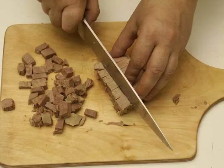 Макароны с вареным мясом и омлетом: шаг 3