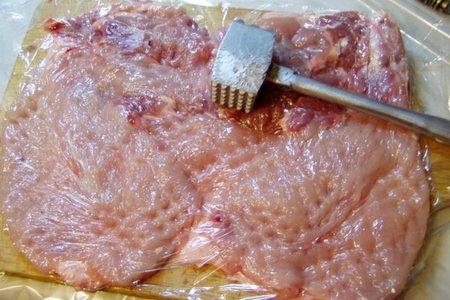 Варено-печеный куриный рулет с грибами, шпинатом и орешками в медово-соевом соусе: шаг 2