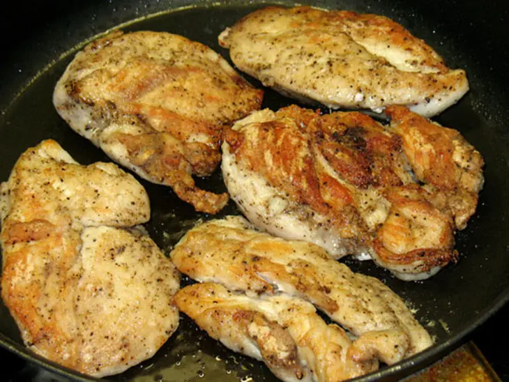 Лимонный куриный шницель с баклажанами и помидорами: шаг 2