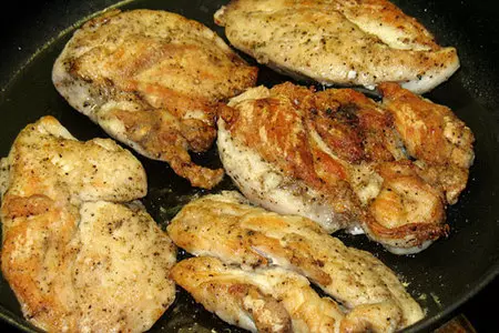 Лимонный куриный шницель с баклажанами и помидорами: шаг 2