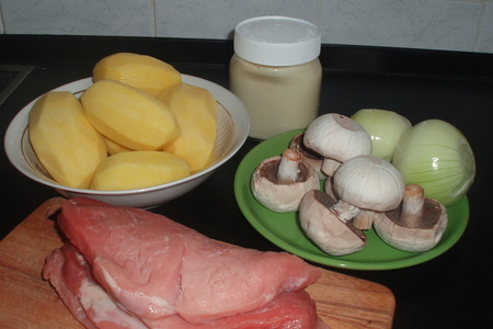 Картофель в горшочке с мясом и грибами: шаг 1
