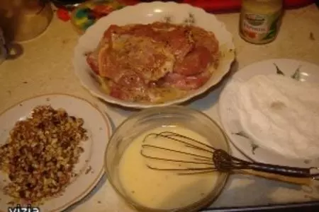Медальоны из свинины в рубленных орехах: шаг 3
