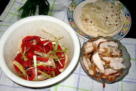 Рулетики с начинкой из грудки индейки и запечёной паприки: шаг 2
