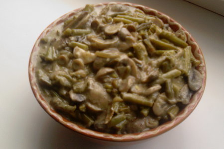 Фото к рецепту: Спаржевая фасоль с грибами в сливочно-чесночном соусе.