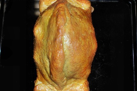 Фото к рецепту: Курица, запеченная в духовке, с прованскими травами, и с начинкой.