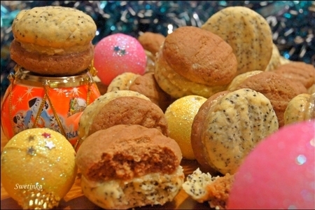 Фото к рецепту: Печенье песочное с кремом из халвы «раз печенька, два печенька…пять»