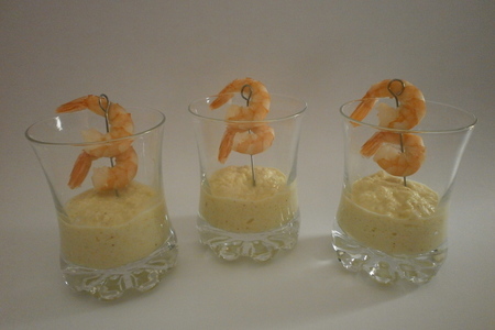 Фото к рецепту: Королевские креветки с кремом из керри
