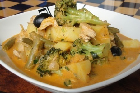 Фото к рецепту: Соус с махи-махи,броколи и картофелем