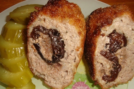 Зразы мясные в двойной панировке "чернослив в гостях у мяса"