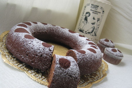 Шоколадный кекс с джемом (low-fat chocolate cake).