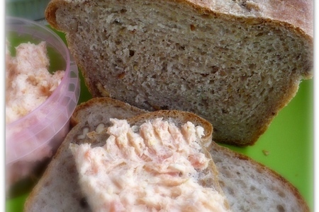 Фото к рецепту: Белый каштановый хлеб с грецкими орехами