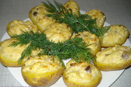 Фото к рецепту: Картофельные лодочки "бабушкин"
